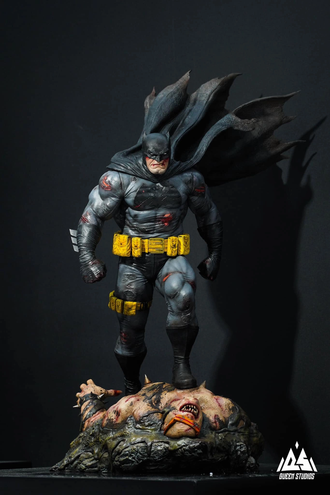 Handicraft Item The Dark Knight Returns (Frank Miller) - Batman Statue