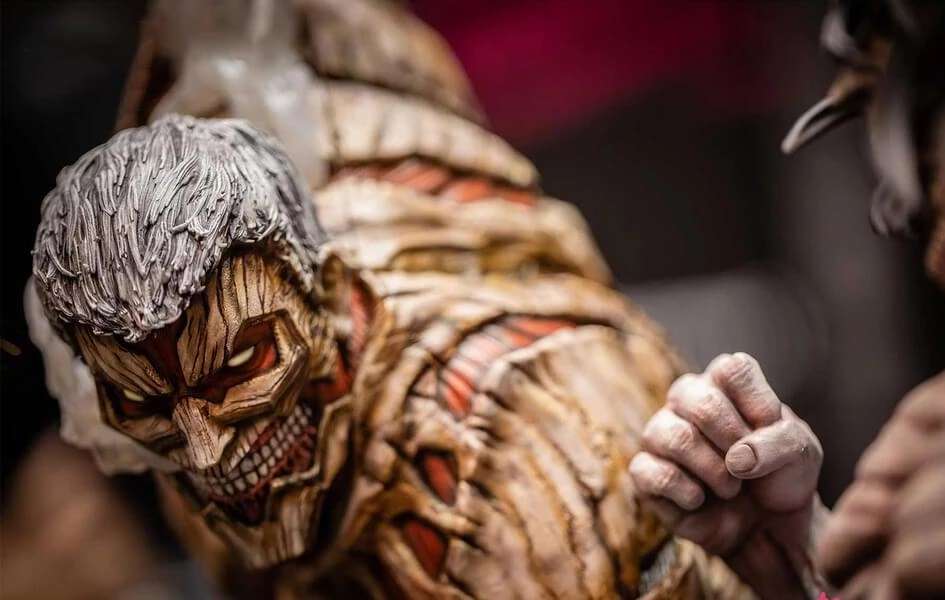 Limited Toy Attack On Titan: Eren Jaeger & Mikasa Vs. Armored Titan Elite Statue Exclusive