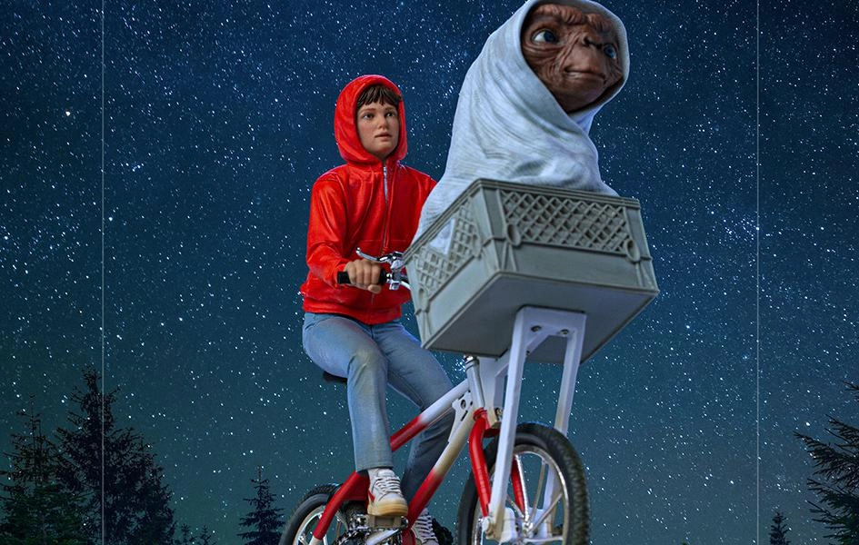Gift wrapping E.T. and Elliot Art Scale 1/10