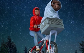 Gift wrapping E.T. and Elliot Art Scale 1/10