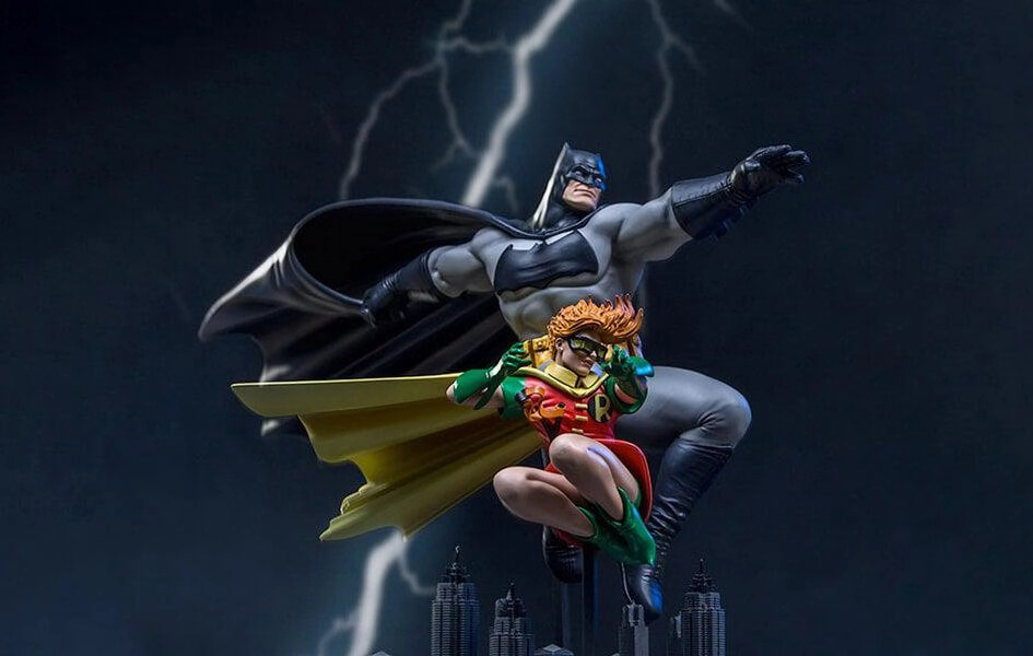 Batman & Robin The Dark Knight Returns Statue Gaming Item