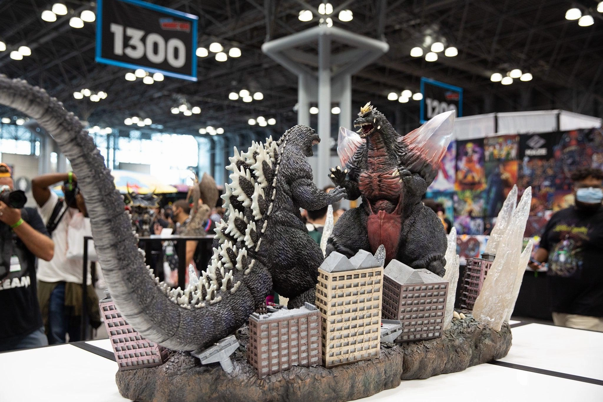 Train Model Godzilla vs Space Godzilla 1994 Premium Statue Set