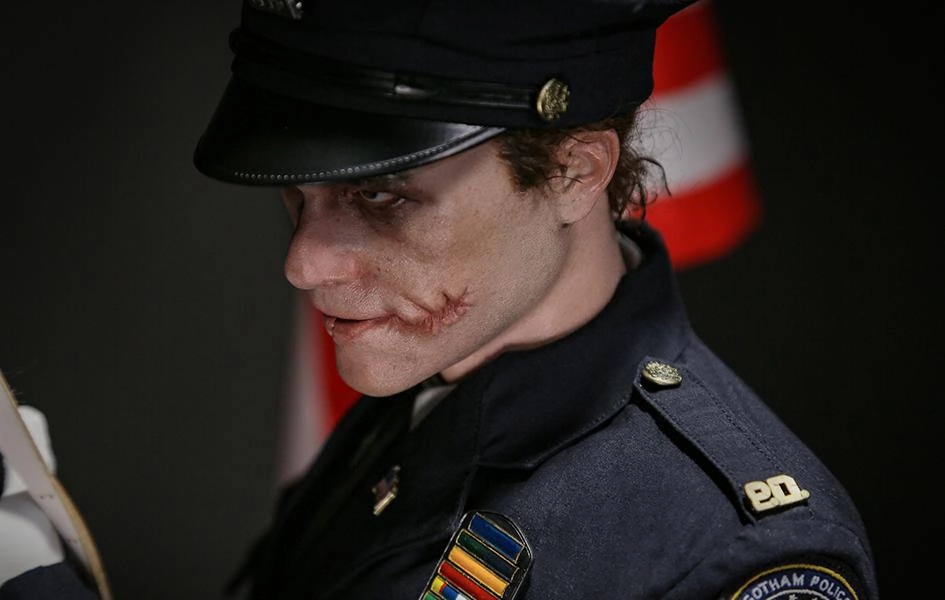 Joker Police Uniform (Heath Ledger) 1/3 Scale Statue Gold Leaf