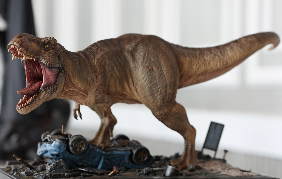 Jurassic World Dominion - Tyrannosaurus Rex 1/18 Scale Statue Gift wrapping