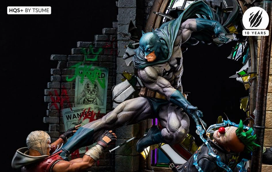Themed Decor Batman HQS  Premium Statue by Tsume
