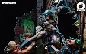 Themed Decor Batman HQS  Premium Statue by Tsume