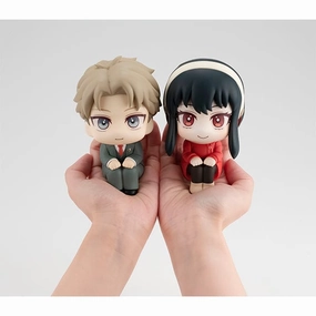 Literary Figure LOOK UP SERIES SPY ?? FAMILY Loid Forger ?? Yor Forger??with gift - Cushion??