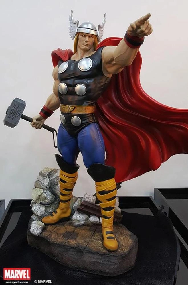 THOR 1/4 Scale Statue (COMIC VERSION) - FREE SHIPPING Movie Showcase Artisanal Product
