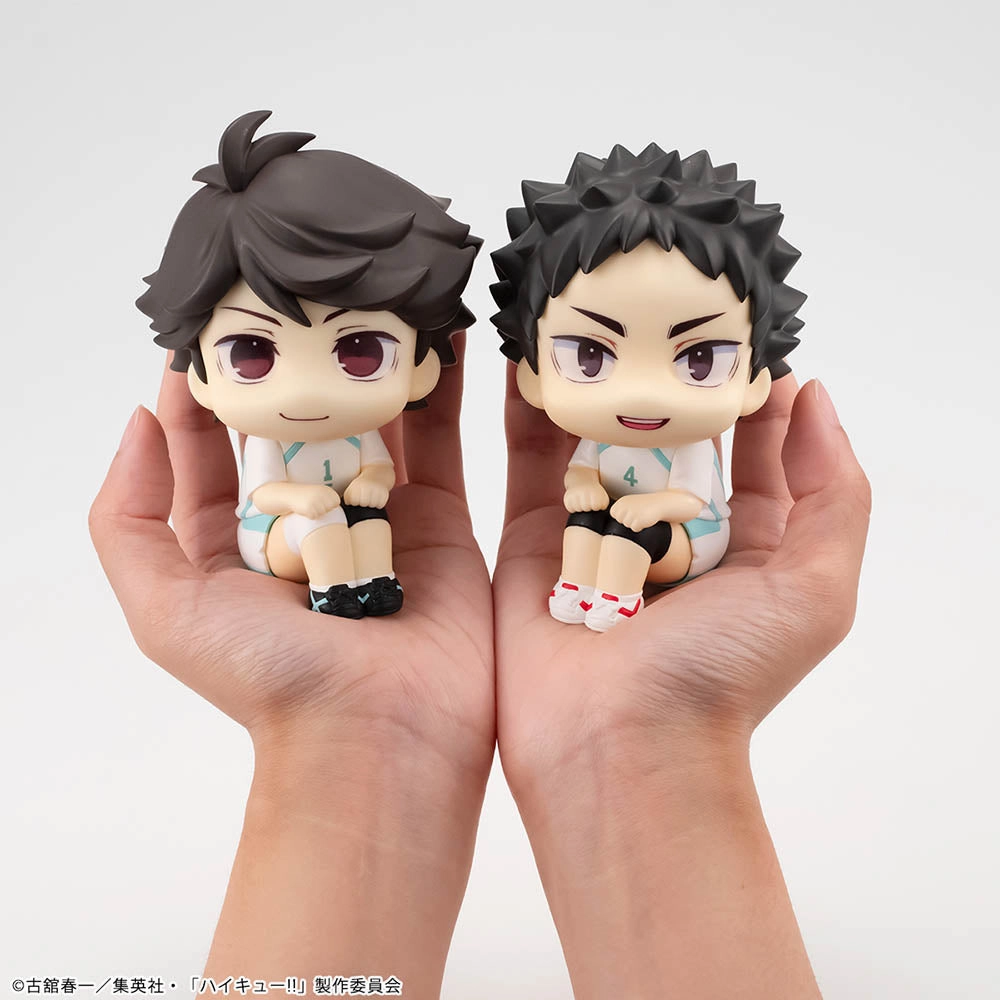 All Season Look Up Haikyu !! Toru Oikawa / Hajime Iwaizumi Uniform ver set??with gift: Cushions??