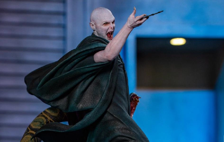 Monochrome Design Paper Model Voldemort and Nagini - Harry Potter - Legacy Replica 1/4